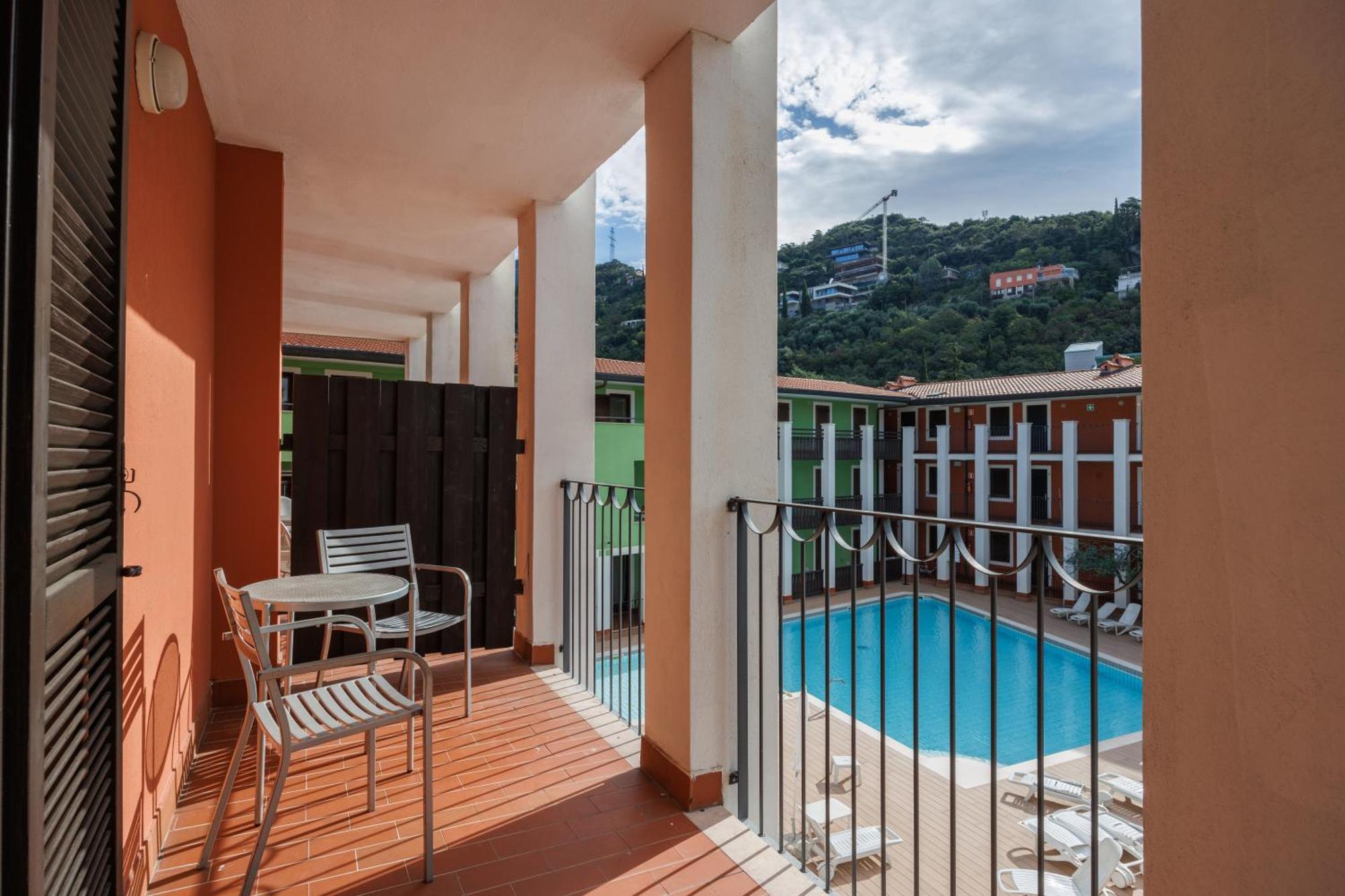 Club Hotel E Residence La Vela Torbole Sul Garda Екстер'єр фото