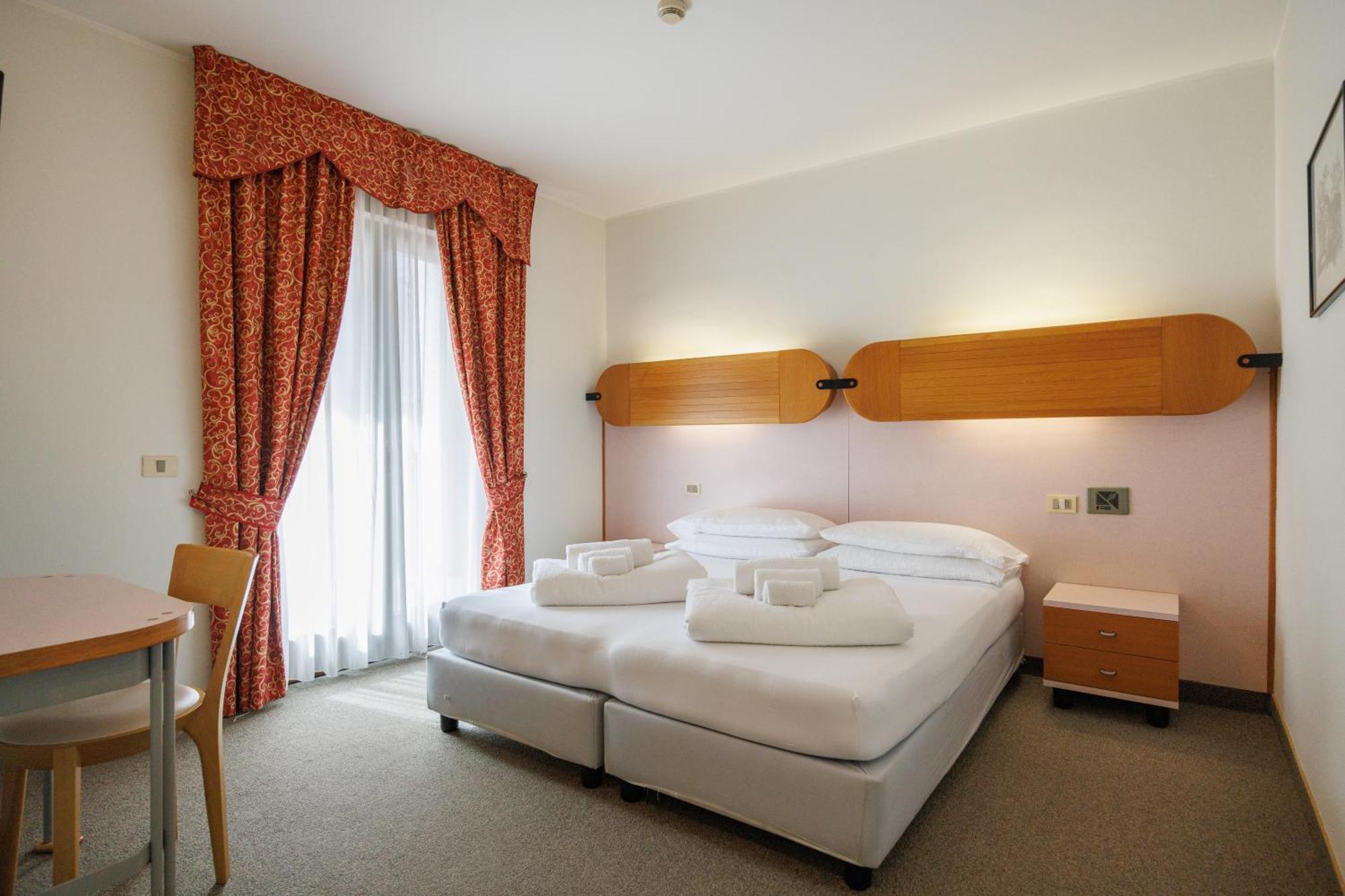 Club Hotel E Residence La Vela Torbole Sul Garda Екстер'єр фото