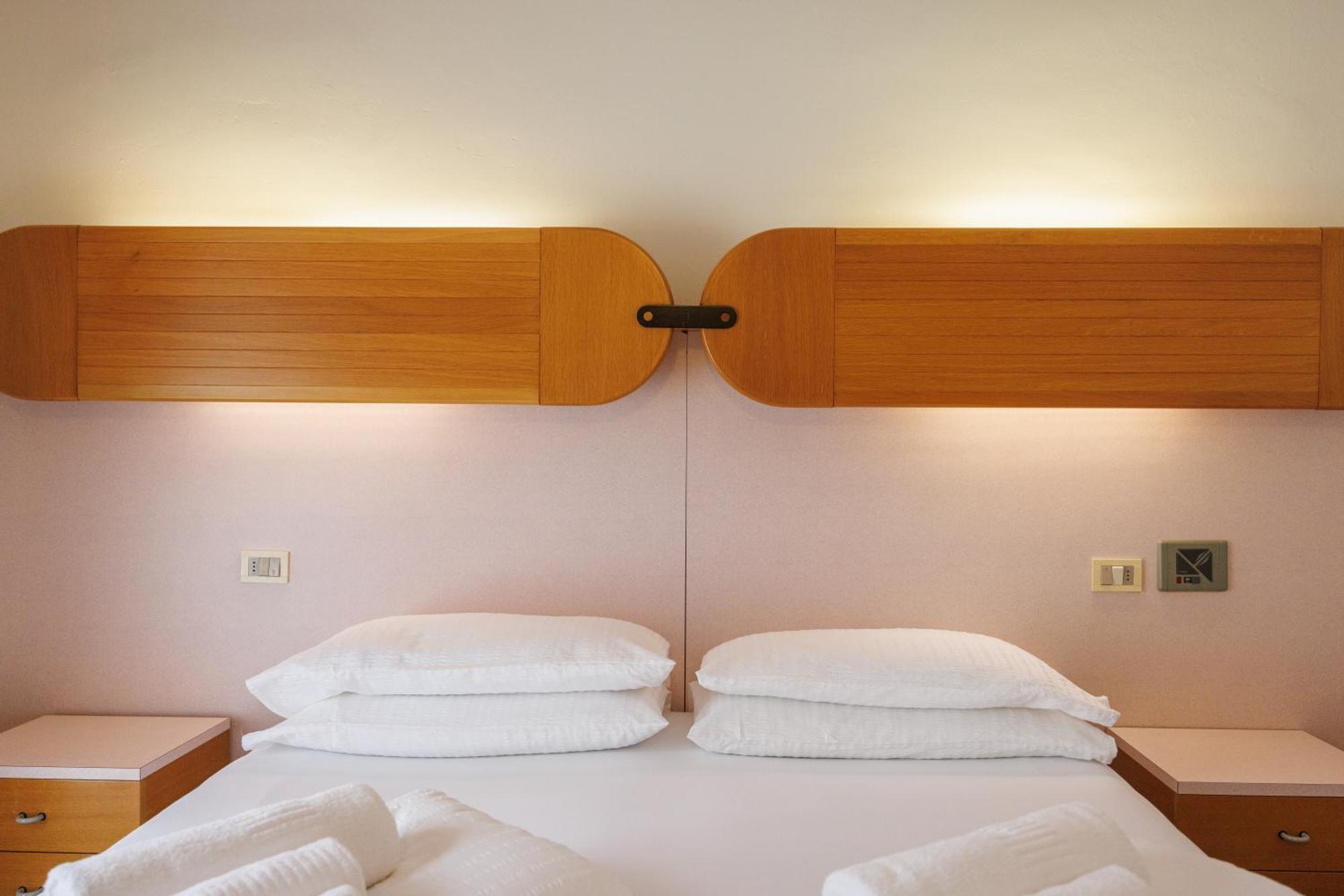 Club Hotel E Residence La Vela Torbole Sul Garda Екстер'єр фото