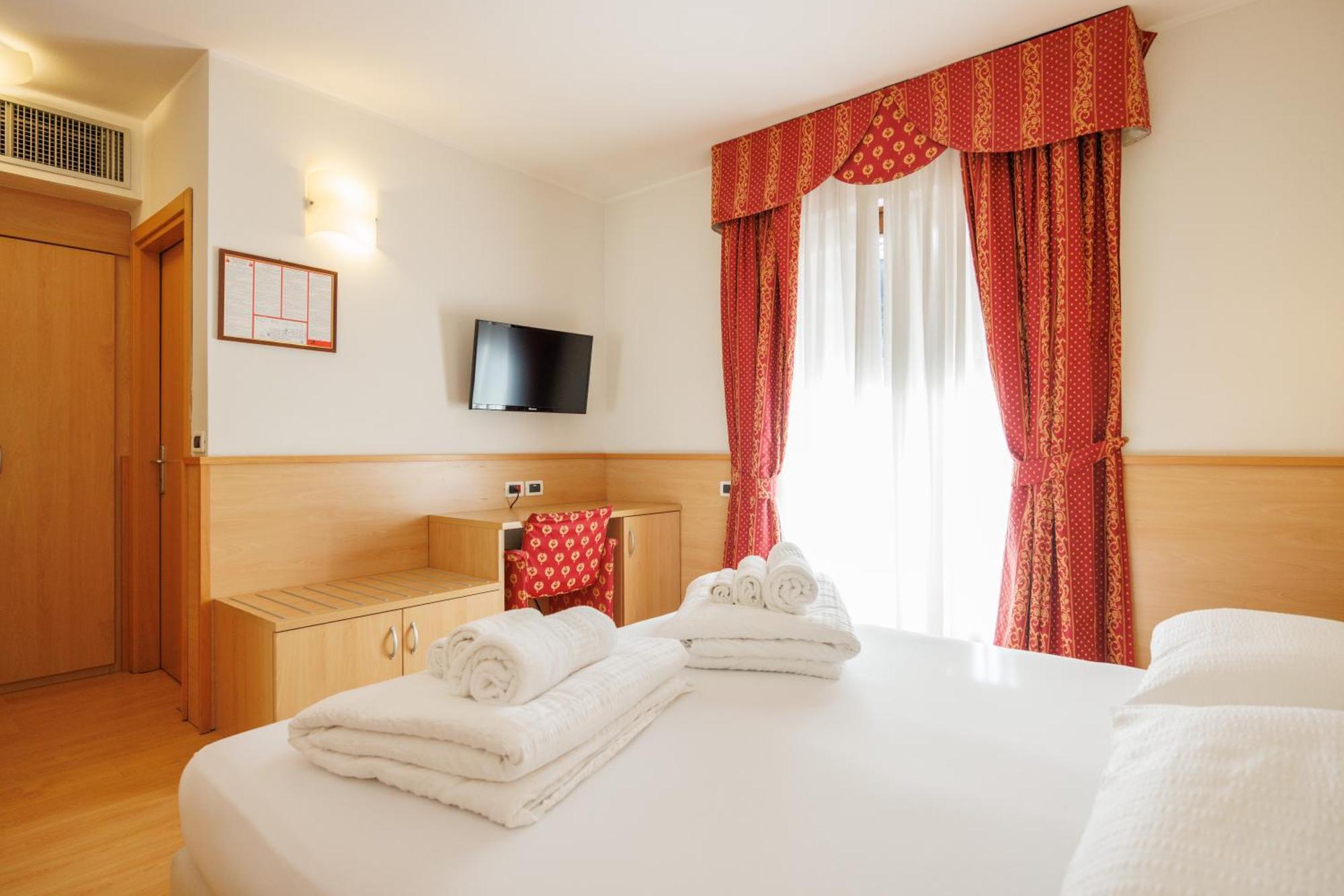 Club Hotel E Residence La Vela Torbole Sul Garda Екстер'єр фото