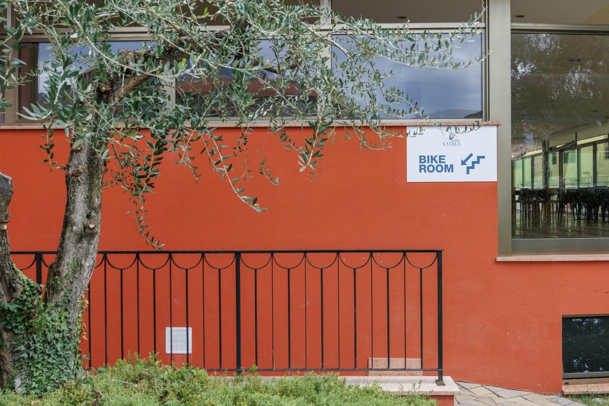 Club Hotel E Residence La Vela Torbole Sul Garda Екстер'єр фото