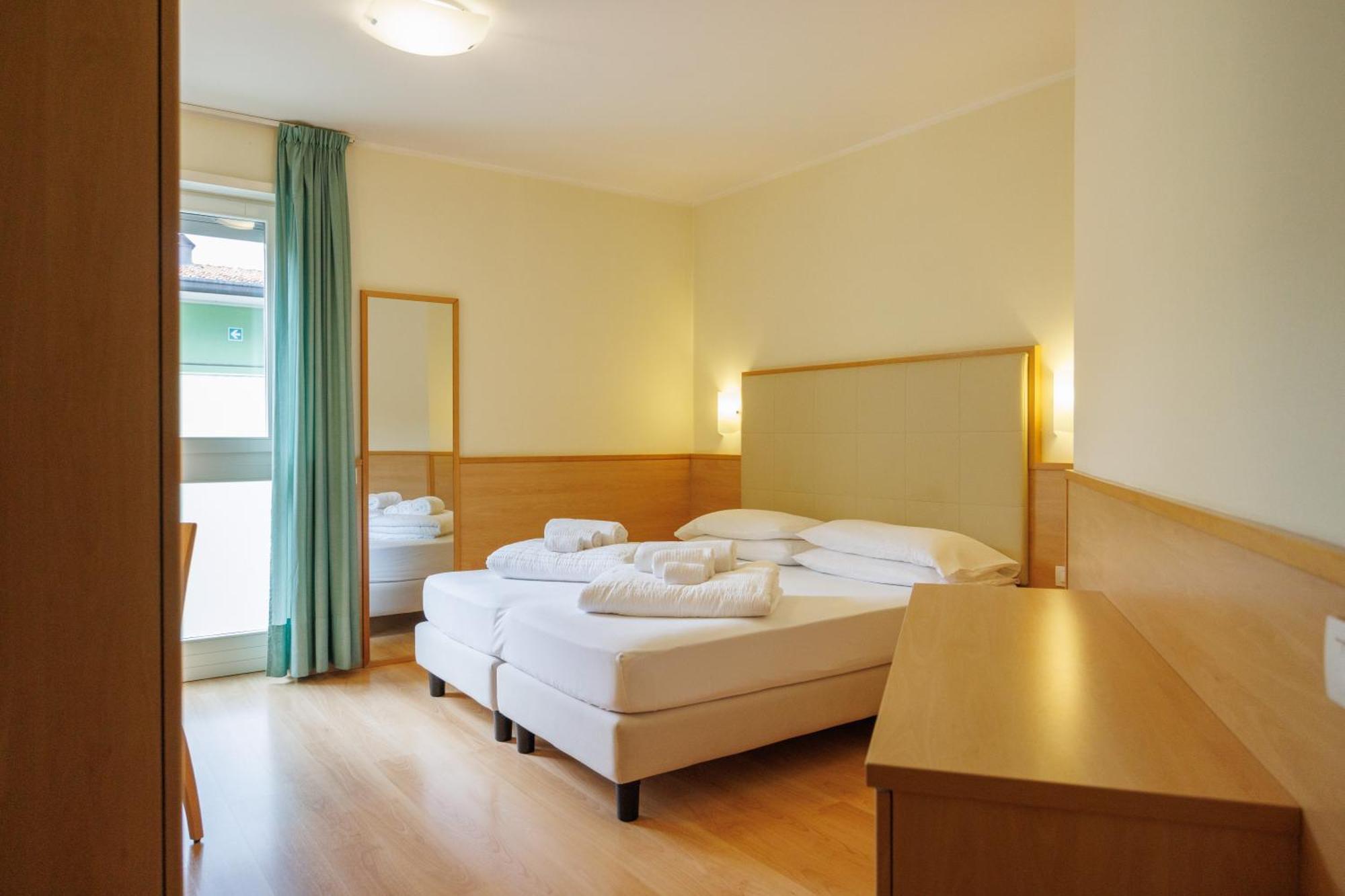 Club Hotel E Residence La Vela Torbole Sul Garda Екстер'єр фото