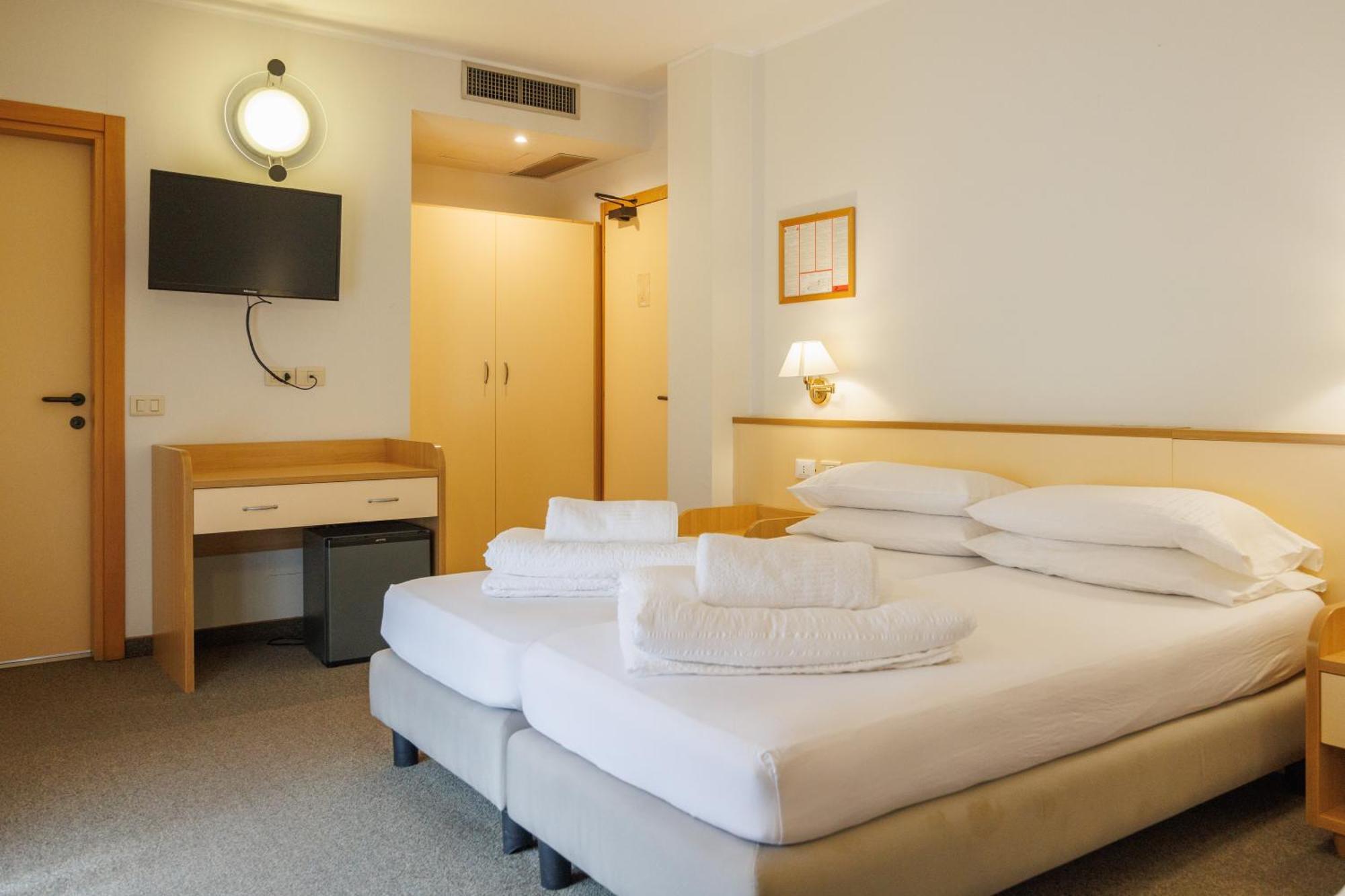 Club Hotel E Residence La Vela Torbole Sul Garda Екстер'єр фото